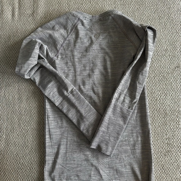 Swiftly Tech Long Sleeve - Picture 2 of 2